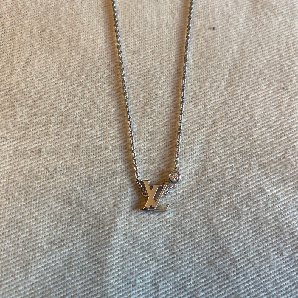 Louis Vuitton Idylle Blossom LV Pendant, White Gold and Diamond